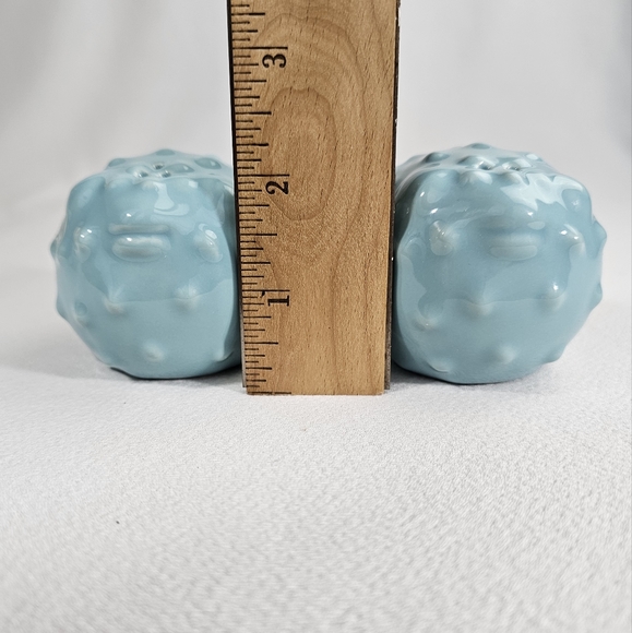 Omniware Blowfish Salt And Pepper Shakers - Picture 9 of 12